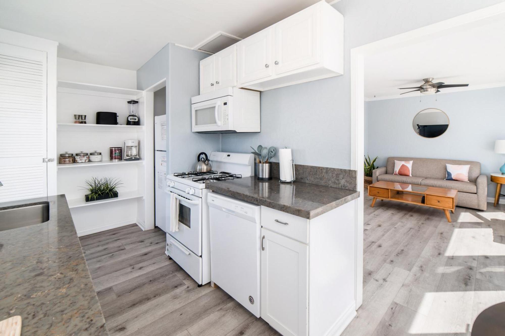 Pacific Bungalow In Oceanside With Backyard & Tiny House Exterior foto