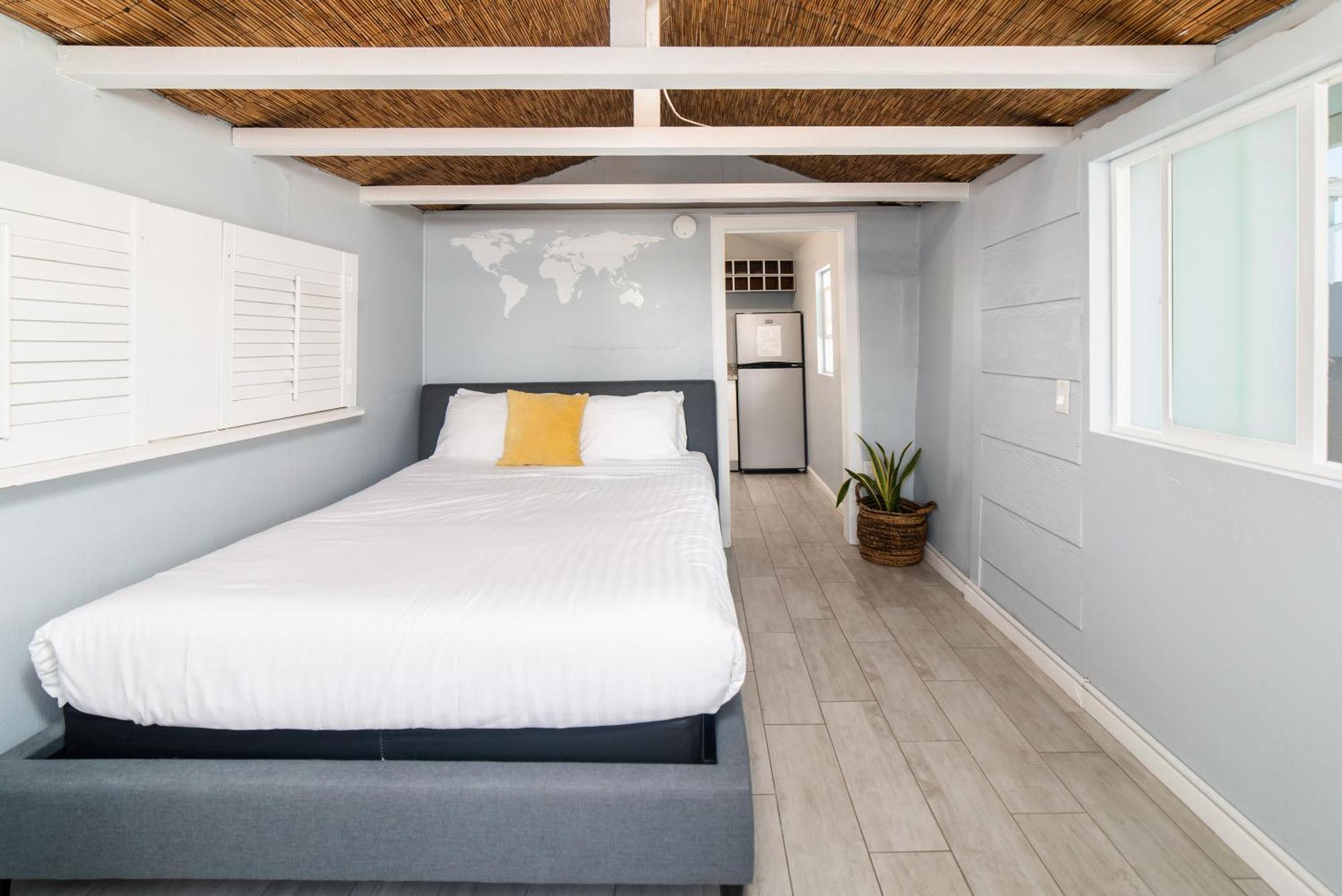 Pacific Bungalow In Oceanside With Backyard & Tiny House Exterior foto